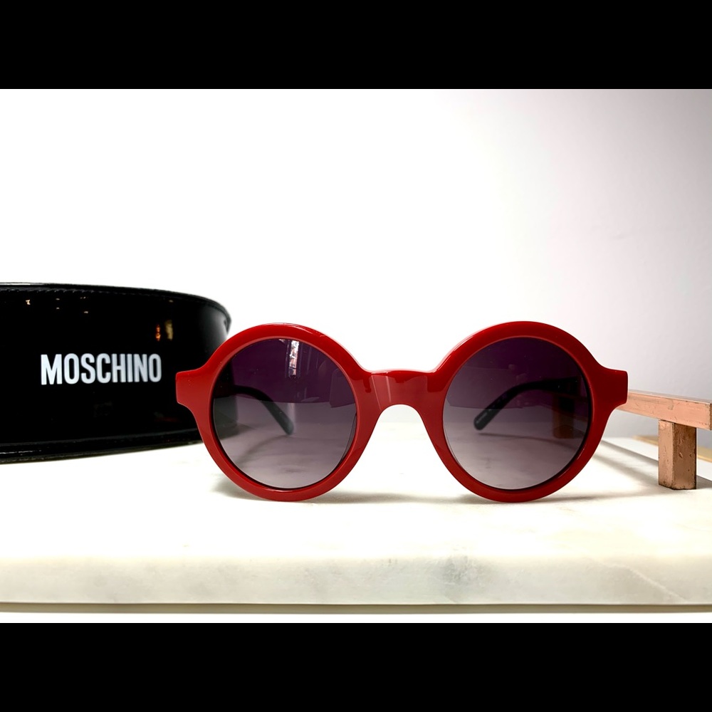 *SOLD* Moschino Love round sunglasses with case - Picture 1 of 6